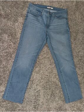 Levi's Women's Light Blue Shaping Straight Leg Jeans